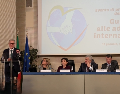 Presentata alla Farnesina la nuova Guida alle Adozioni Internazionali